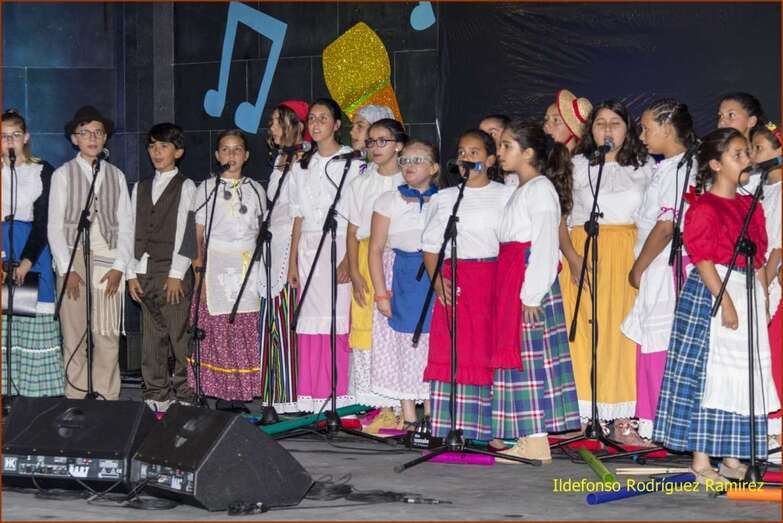 El grupo infantil Soront, en el momento de su actuación en el festival (Foto Ildefonso Rodríguez)